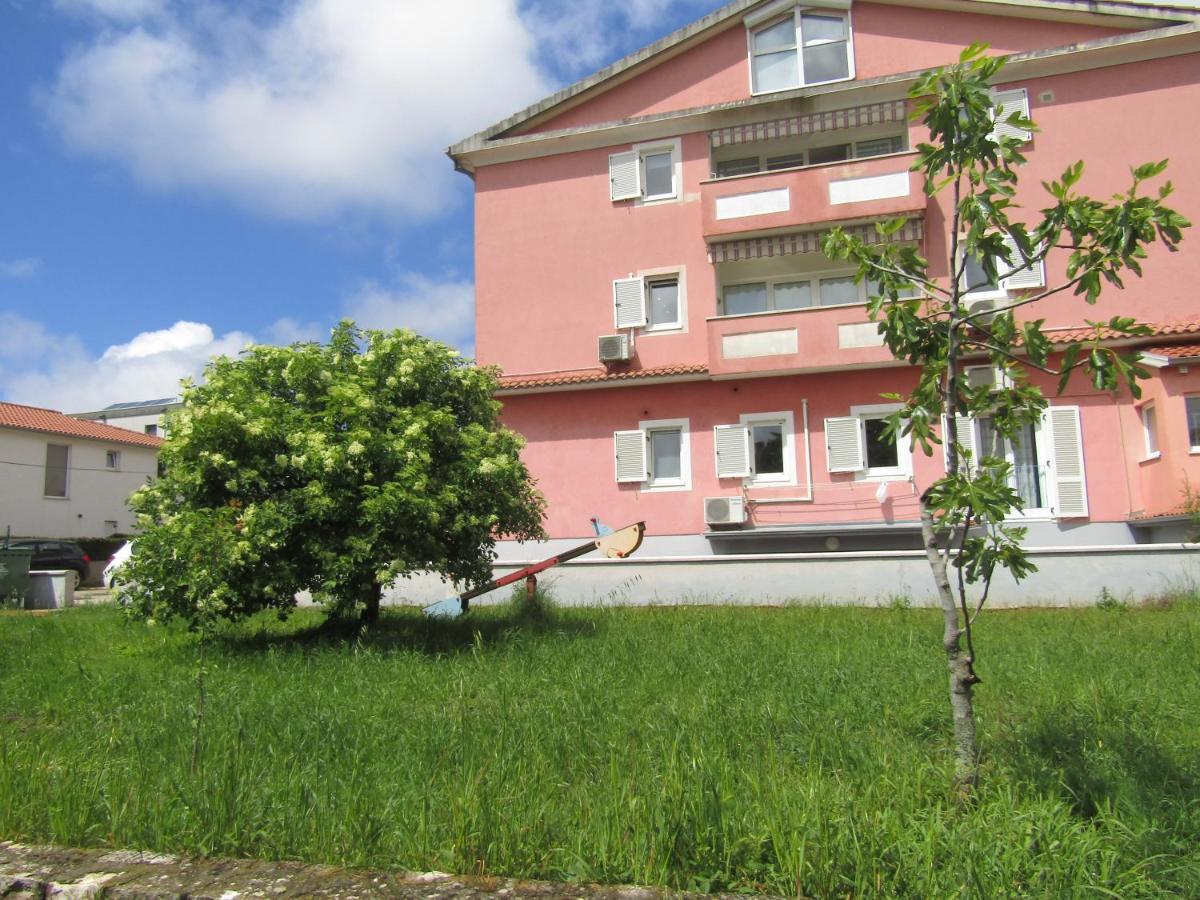 Green Garden Apartments Ровин Екстериор снимка
