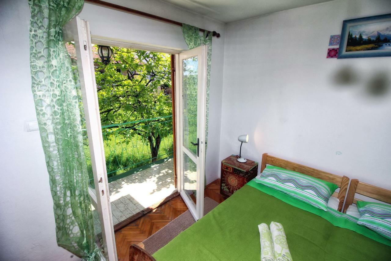 Green Garden Apartments Ровин Екстериор снимка