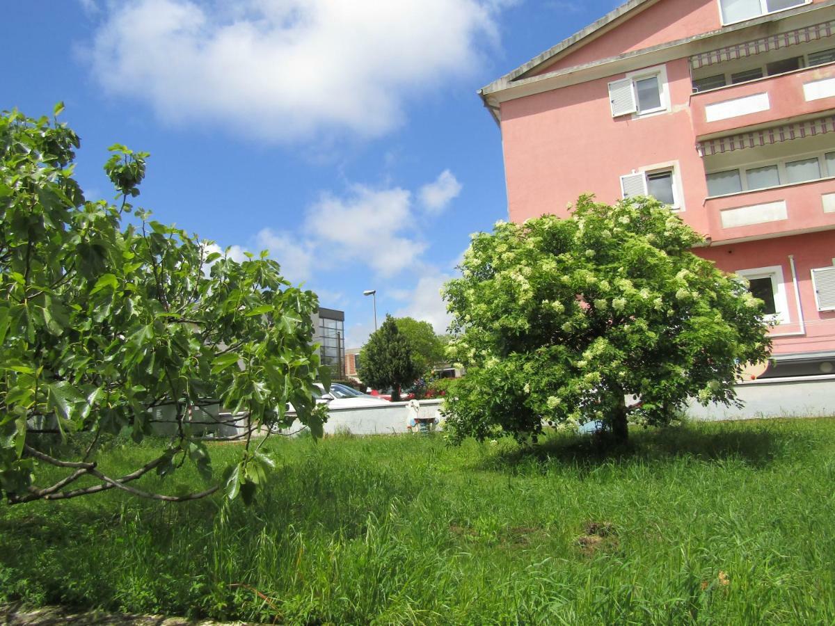 Green Garden Apartments Ровин Екстериор снимка