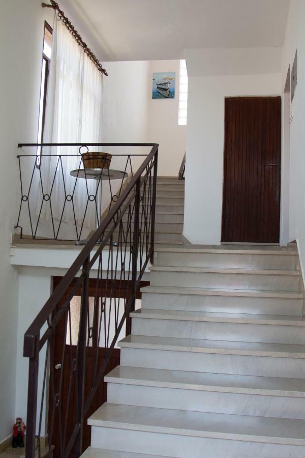 Green Garden Apartments Ровин Екстериор снимка